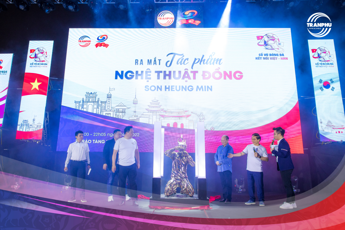 Mãn nhãn với màn ra mắt tác phẩm nghệ thuật đồng cầu thủ Son Heung Min
